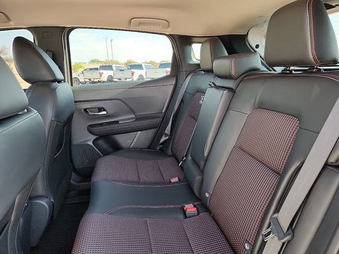 Used 2025 Nissan Kicks SR image 5