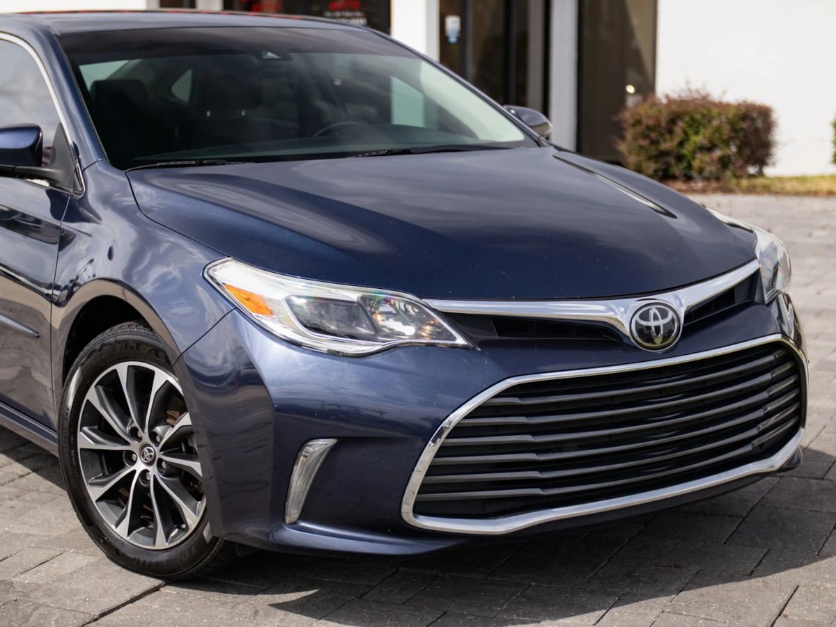 Used 2017 Toyota Avalon XLE w/ Carpet Mat Package FWD image 3