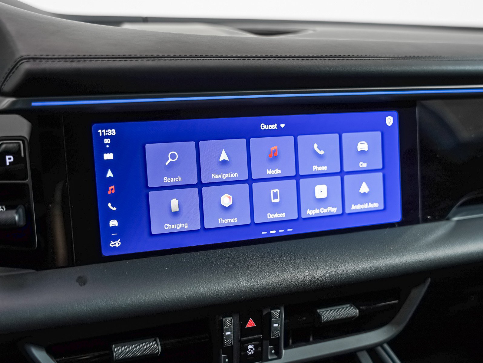 Certified 2025 Porsche Macan 4 Electric AWD/4WD image 20