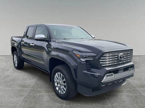 Used 2025 Toyota Tacoma Limited AWD/4WD image 7