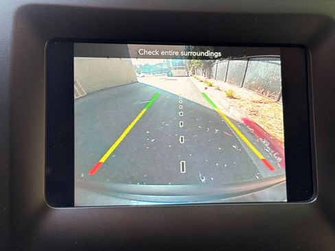 Used 2019 Jeep Cherokee Latitude Plus AWD/4WD image 18