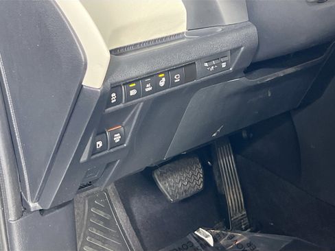 Used 2024 Toyota Sienna Platinum image 10