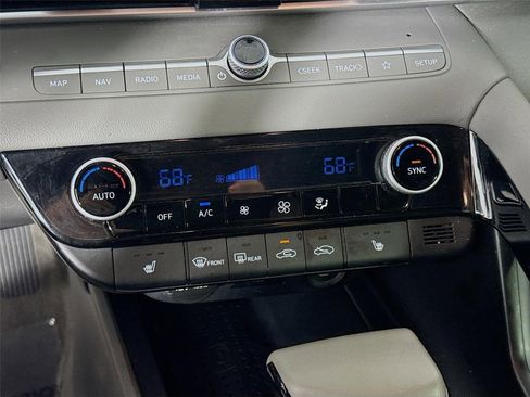 Certified 2023 Hyundai Elantra SEL w/ Convenience Package FWD image 17