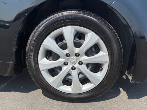 Used 2024 Toyota Corolla LE FWD image 30