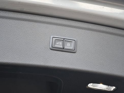 Used 2021 Audi SQ5 Prestige w/ Prestige Package image 20