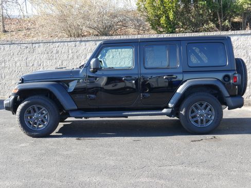 Used 2024 Jeep Wrangler Unlimited Sport AWD/4WD image 3