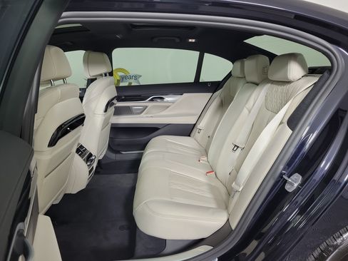 Used 2022 BMW 750Li xDrive AWD/4WD image 10