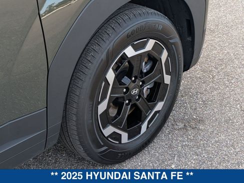Used 2025 Hyundai Santa Fe SEL image 12