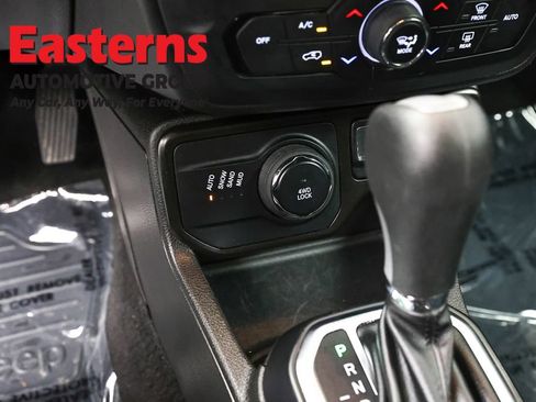 Used 2023 Jeep Renegade Latitude AWD/4WD image 20