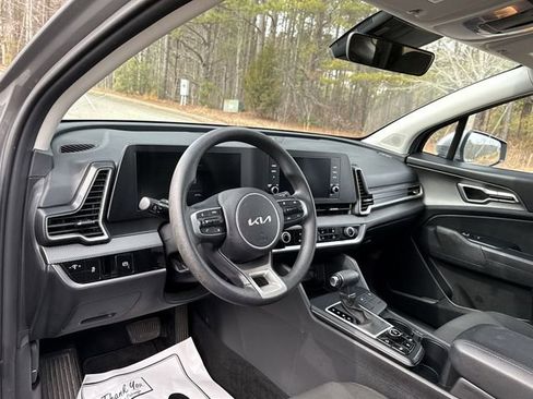 Used 2023 Kia Sportage LX image 11