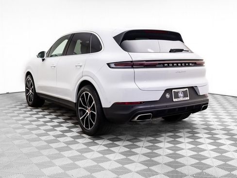 Used 2025 Porsche Cayenne image 3