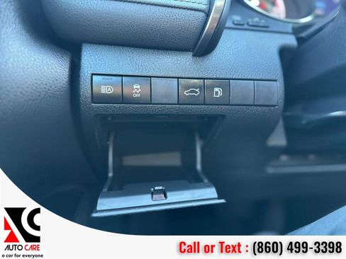 Used 2018 Toyota Camry XLE image 18