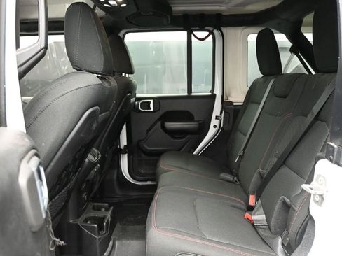Used 2021 Jeep Wrangler Unlimited Rubicon w/ Cold Weather Group AWD/4WD image 26