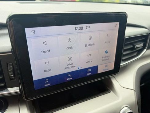 Used 2021 Ford Explorer XLT w/ Equipment Group 202A AWD/4WD image 22
