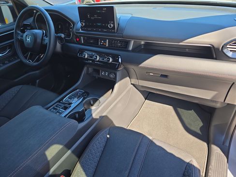 Used 2023 Honda Pilot Sport image 13