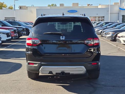 Used 2023 Honda Pilot TrailSport image 7