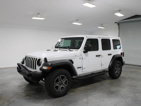 Used 2018 Jeep Wrangler Unlimited Sport AWD/4WD image 4