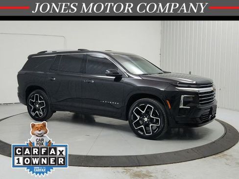 Used 2026 Chevrolet Traverse High Country w/ LPO, Floor Liner Package FWD image 1