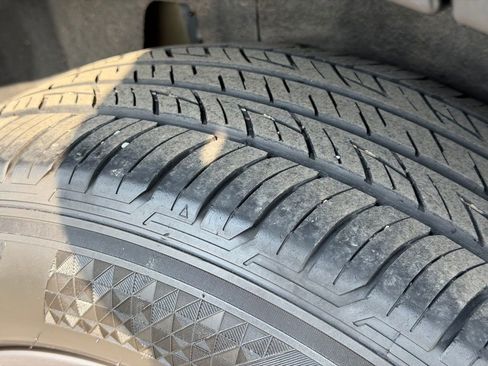 Used 2023 Nissan Pathfinder S image 45