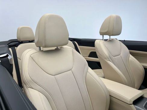 Used 2025 BMW M440i Convertible image 12