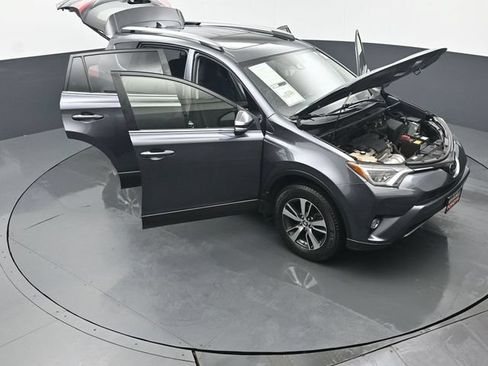 Used 2018 Toyota RAV4 XLE AWD/4WD image 52