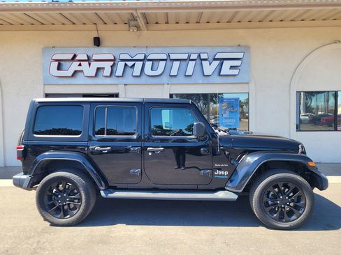 Used 2022 Jeep Wrangler Unlimited Sahara image 2