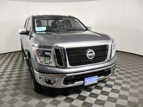 Used 2017 Nissan Titan SL AWD/4WD image 3