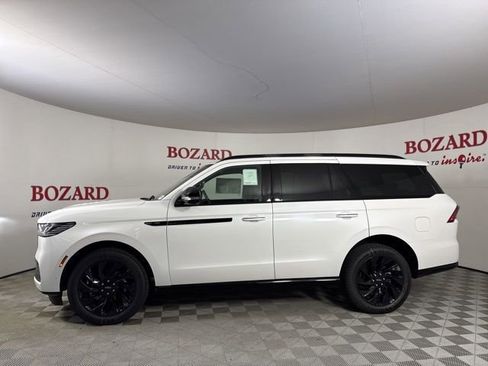 New 2025 Lincoln Navigator Reserve w/ Jet Appearance Package image 4