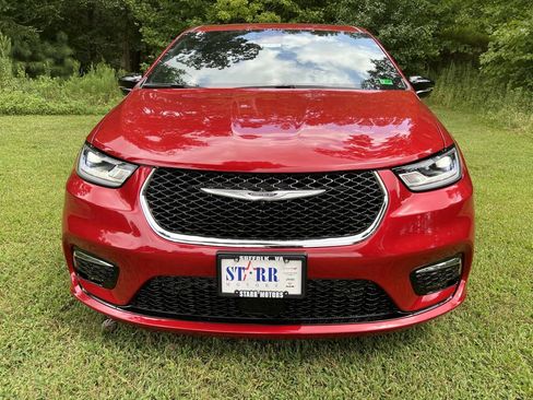 New 2026 Chrysler Pacifica Select image 8