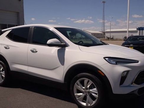 Used 2025 Buick Encore GX Preferred AWD/4WD image 3