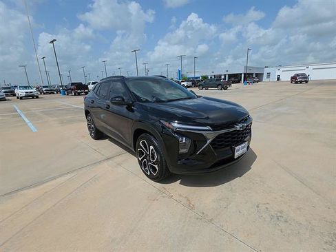 Used 2025 Chevrolet Trax RS w/ Sunroof Package FWD image 5