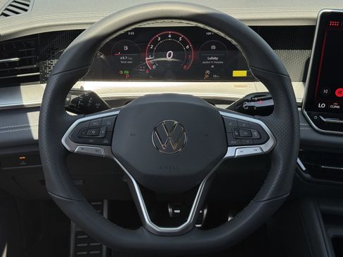 New 2026 Volkswagen Tiguan SE R-Line FWD image 16