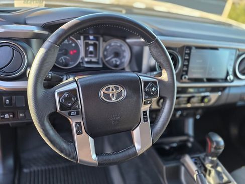 Used 2022 Toyota Tacoma SR5 w/ Technology Package image 17