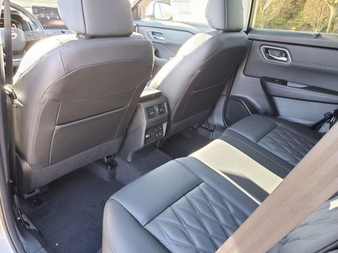 New 2026 Nissan Rogue Platinum w/ Platinum Premium Package AWD/4WD image 12