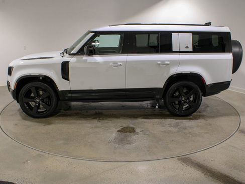 Used 2024 Land Rover Defender 130 X-Dynamic SE image 2