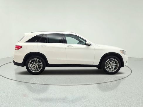 Used 2019 Mercedes-Benz GLC 300 image 4
