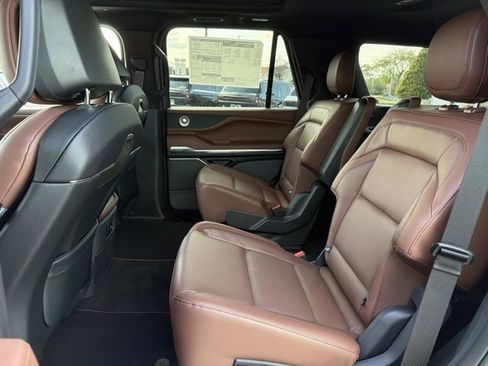 New 2026 Lincoln Navigator Reserve AWD/4WD image 16