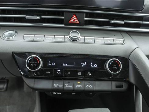 Used 2024 Hyundai Elantra SEL FWD image 18