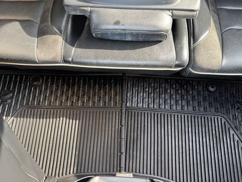 Used 2019 RAM 1500 Laramie AWD/4WD image 18