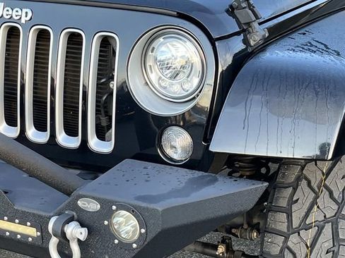 Used 2017 Jeep Wrangler Unlimited Sahara w/ Connectivity Group image 10