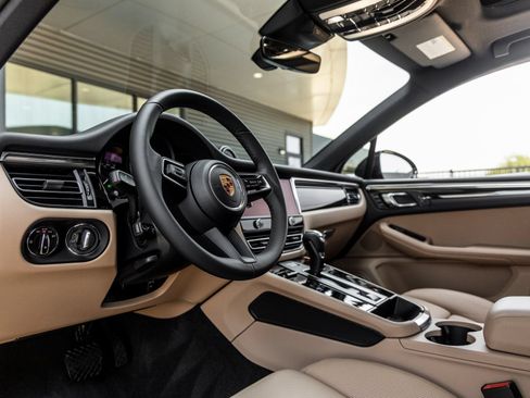 New 2026 Porsche Macan AWD/4WD image 4