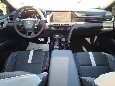 Certified 2025 Toyota Camry SE image 5