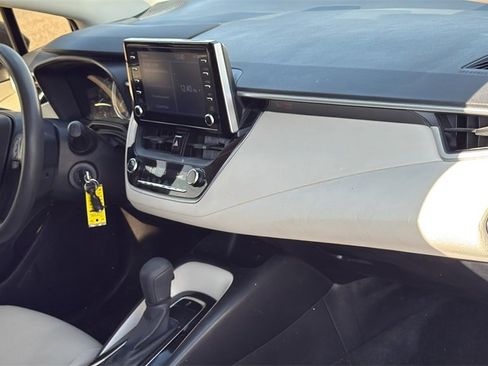 Used 2020 Toyota Corolla LE image 22