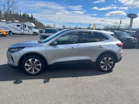 Used 2023 Ford Escape Platinum AWD/4WD image 2