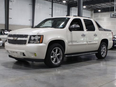 Used 2008 Chevrolet Avalanche LTZ w/ LTZ Preferred Equipment Group AWD/4WD image 20