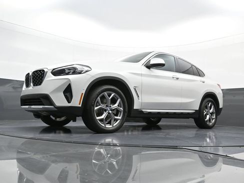 Used 2025 BMW X4 xDrive30i image 23