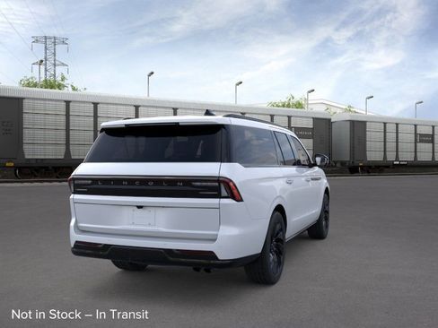 New 2026 Lincoln Navigator L Reserve AWD/4WD image 38