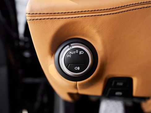 Used 2018 Ferrari GTC4Lusso image 48