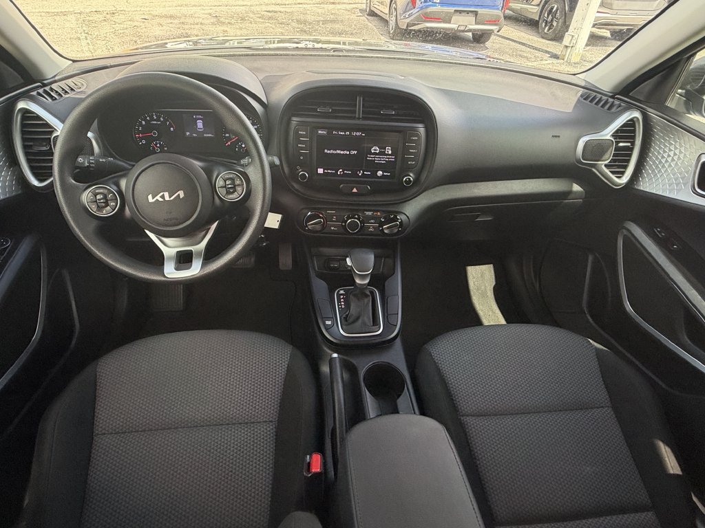 Certified 2022 Kia Soul LX FWD image 13