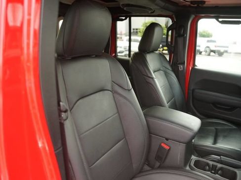Used 2023 Jeep Wrangler Unlimited Sahara AWD/4WD image 19
